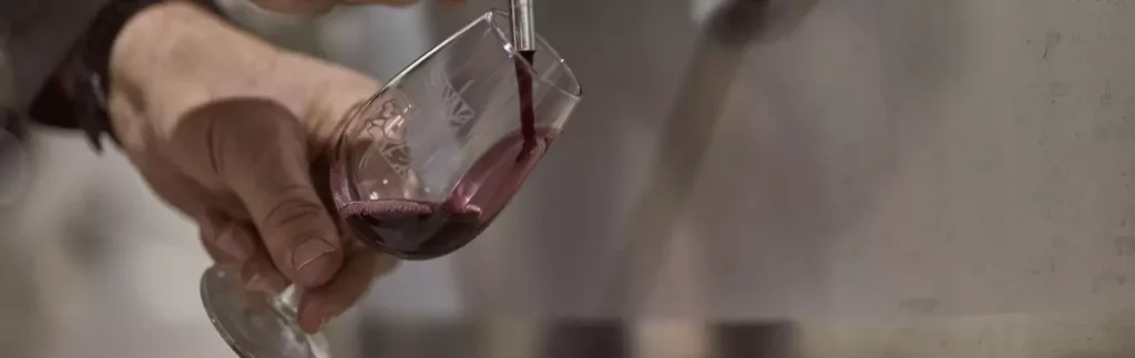 avstraliiskii vinodelcheskii sektor ispytyvaet davlenie iz za snizheniia eksporta