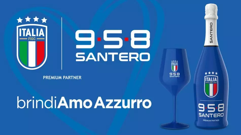 italianskaia sbornaia otprazdnovala bokalami bollicine azzurre ot 958 santero