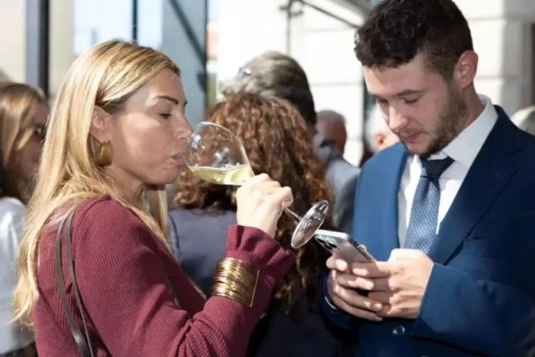 milanskaia nedelia vina 2025 predstavit puteshestvie po italianskim terruaram