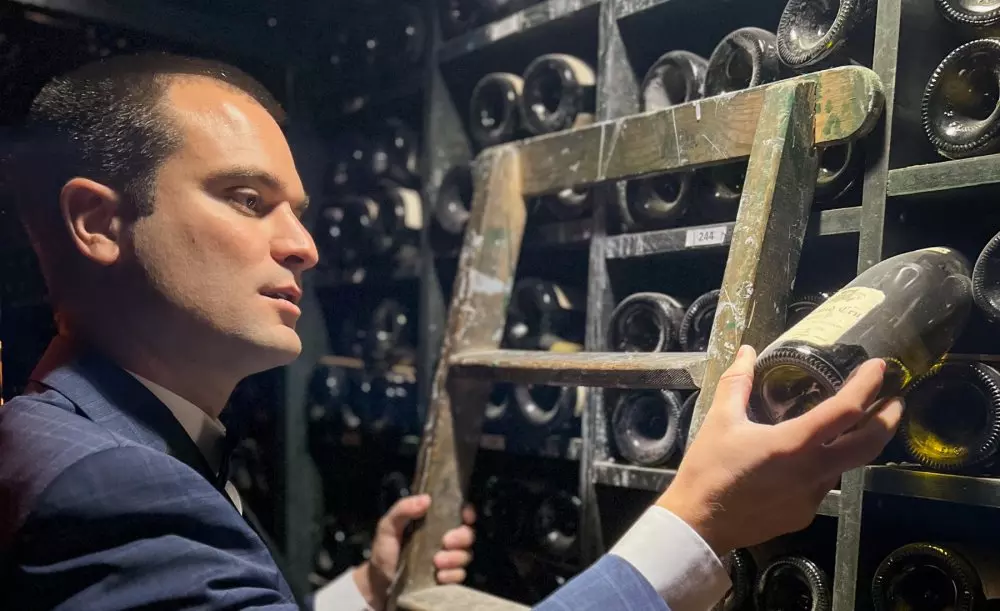 osennie degustatsii v podvalakh tour dargent 396 velikikh vin v polnoi zrelosti