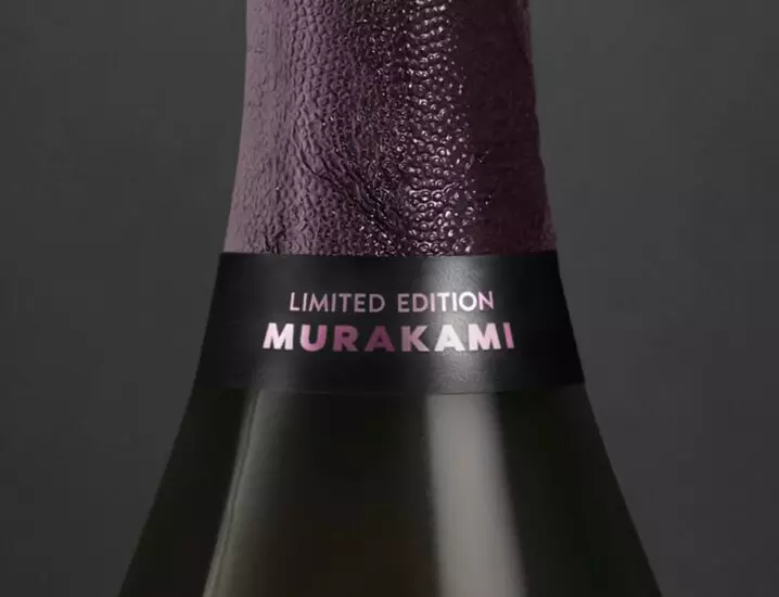 dom perinon predstavliaet dve limitirovannye butylki po dizainu takashi murakami