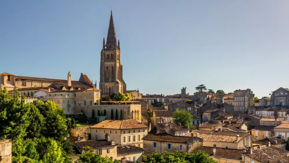 klassifitsirovannye shato sent emilona otkryvaiut dveri dlia liubitelei vina