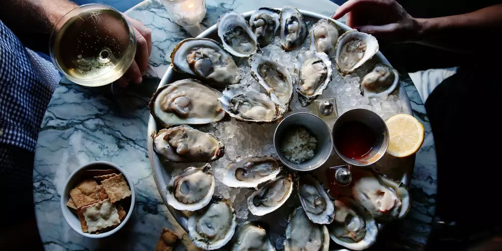 kakie vina podat k ustritsam kislotnost i mineraly v idealnoi pare