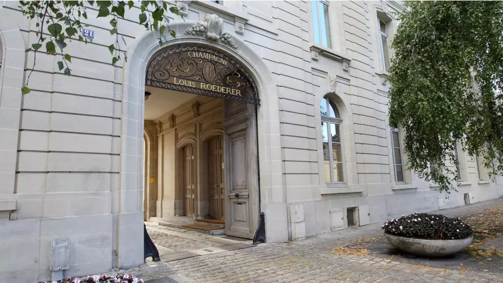 roederer sozdaet novoe napravlenie dlia razvitiia enoturizma i gostepriimstva