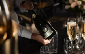 sozdano pervoe v mire bezalkogolnoe igristoe vino fermentirovannoe v butylke