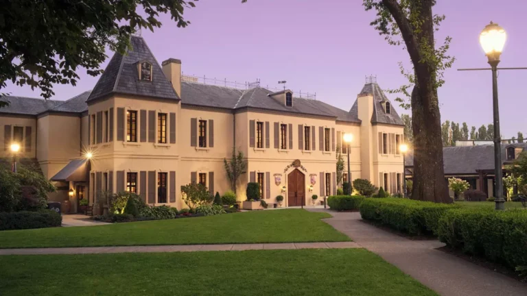 sdelka zavershena vinodelnia ste michelle wine estates priobretena chastnoi investitsionnoi kompaniei