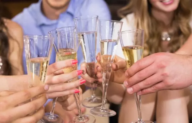 ssha igristoe i shampanskoe na vershine bezalkogolnye napitki obognali vino i pivo