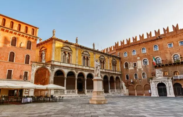 v verone predstavili vystavku o sviazi dante s vinodelcheskim regionom valpolichella