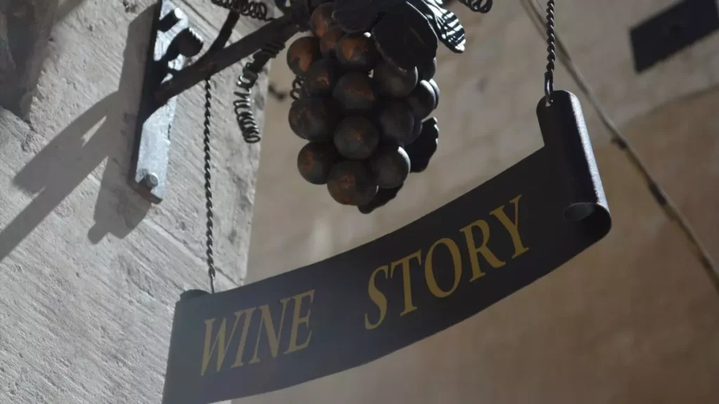 vliianie istorii na etiketkakh na prodazhi vina