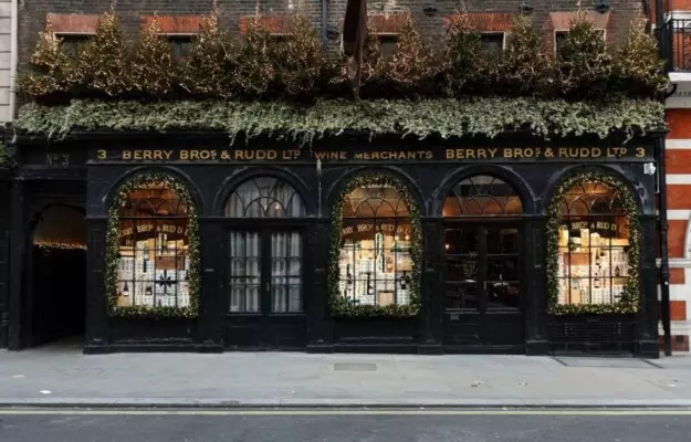 top loty auktsiona berry bros rudd rekordy dlia lafite i italianskikh vin